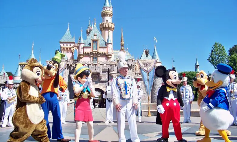 Disneyland Cast Members Rally for Unionization